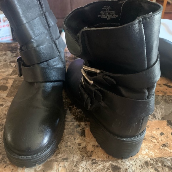 Black leather boot - Picture 6 of 6